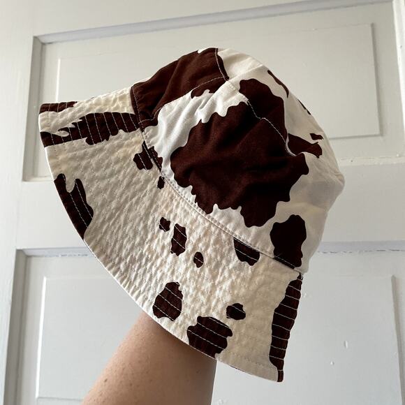 BAGGU Brown Cow Print Bucket Hat - Adjustable - Picture 2 of 3